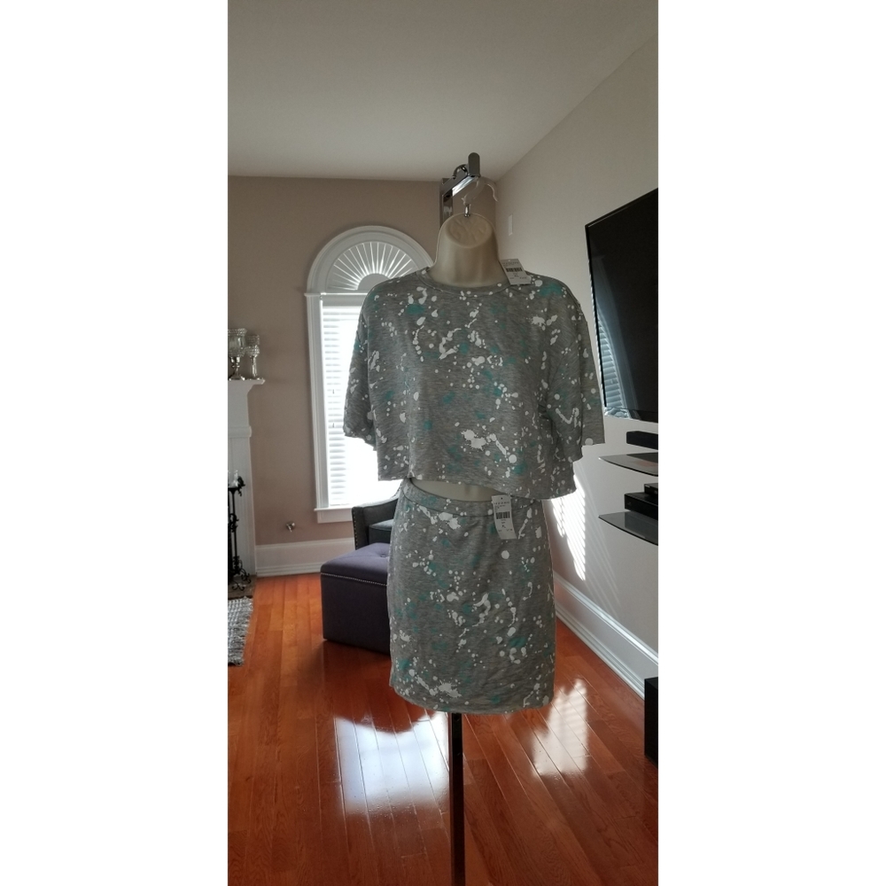 Fashion Nova painted 2 piece skirt set.